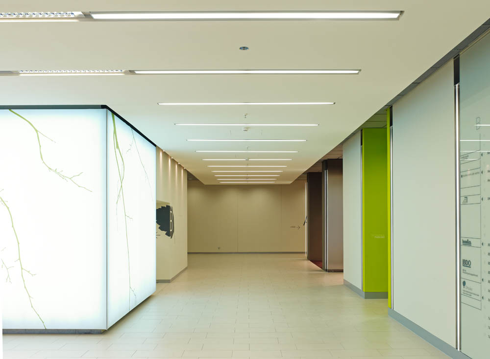 Orientierungssystem Design - MMz Architekten - Eingang-Foyer Hochhaus am Park