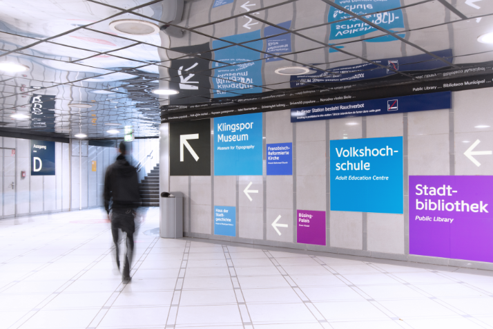 Offenbach Marktplatz Orientierungs- & Leitsystem S-Bahn-Haltestelle Design Beschilderung